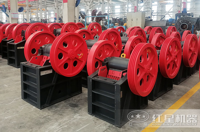 顎式破碎機(jī)圖片